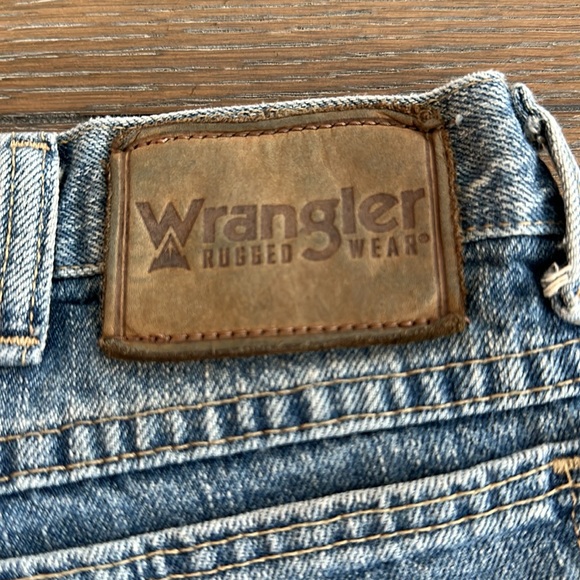 Wrangler rugged wear jeans size 40x34 - Picture 4 of 6